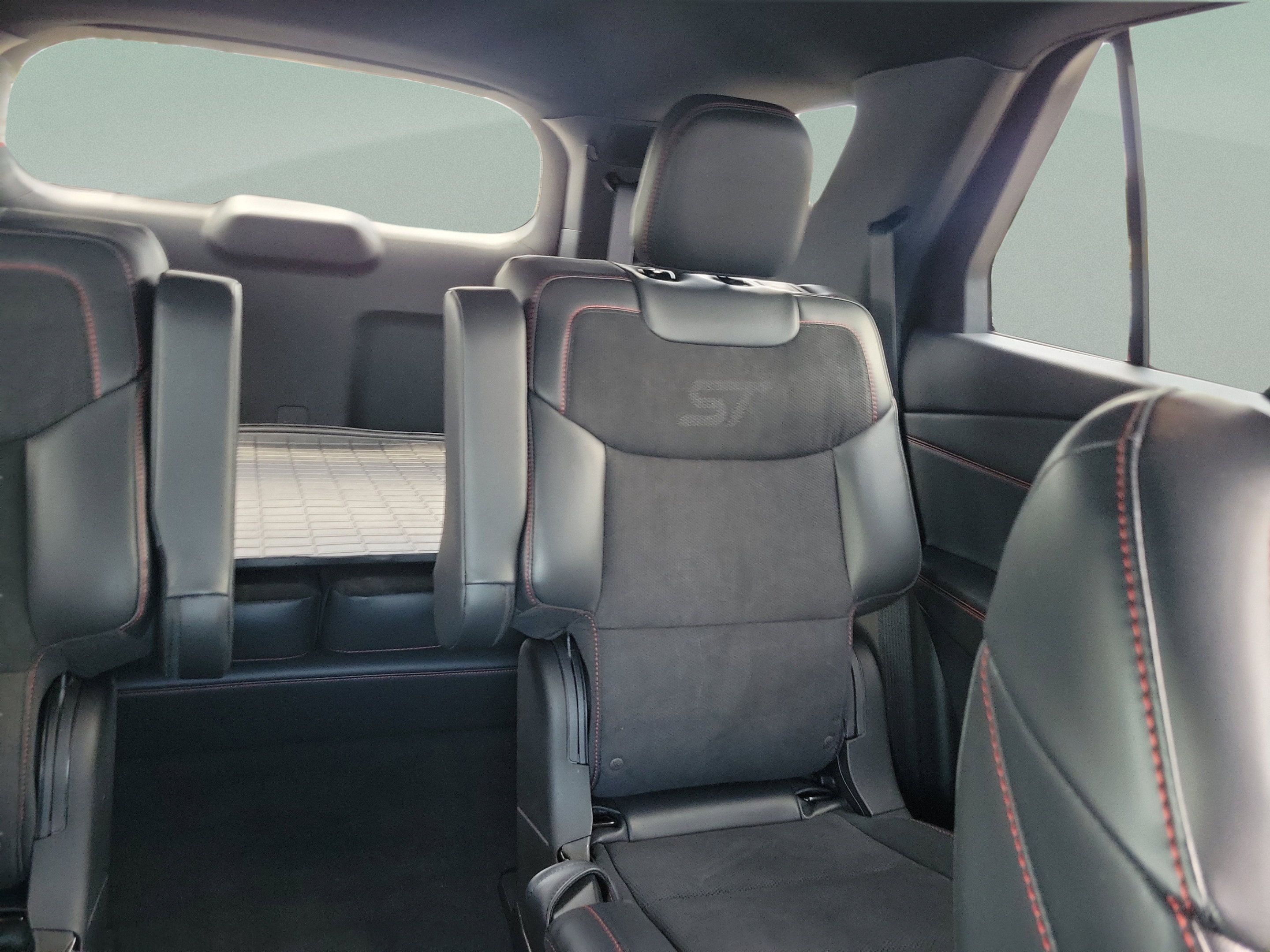 Certified 2025 Ford Explorer ST AWD/4WD image 10