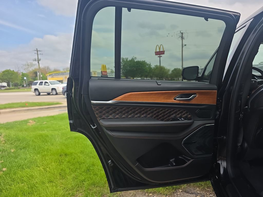 Used 2024 Jeep Grand Cherokee L Summit AWD/4WD image 41