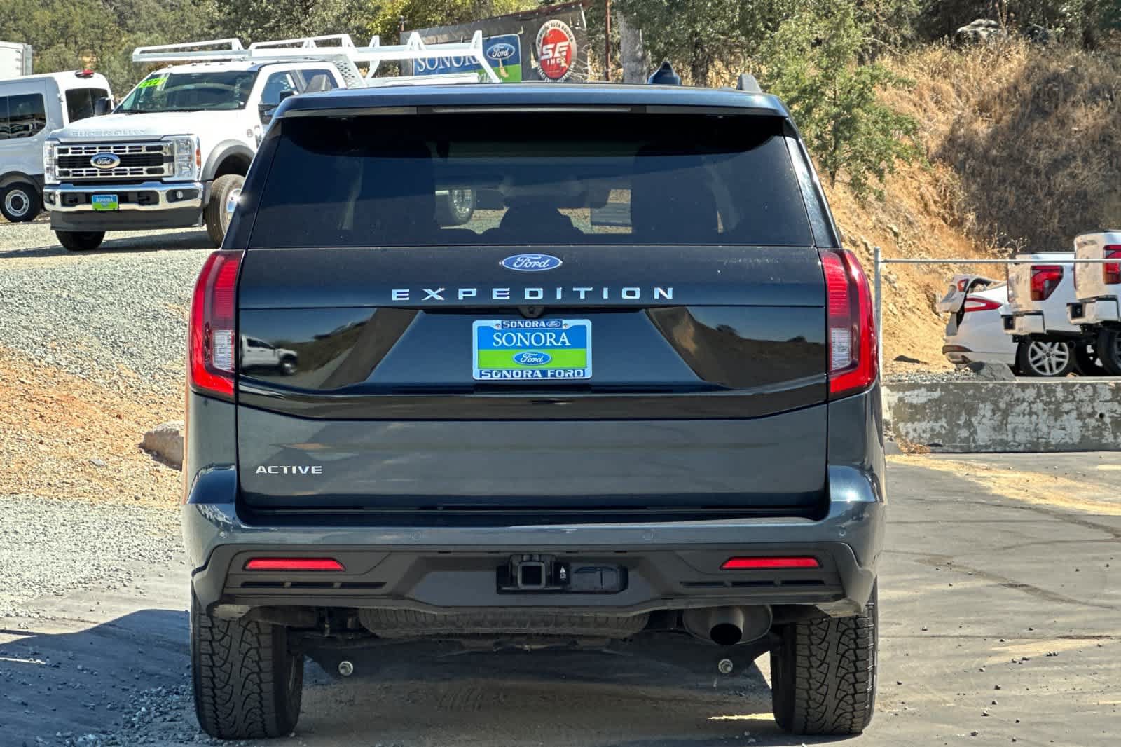 Certified 2025 Ford Expedition Active AWD/4WD image 5