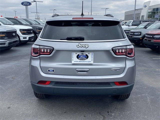 Used 2019 Jeep Compass Latitude FWD image 5
