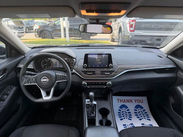 Used 2025 Nissan Altima 2.5 SV FWD image 14