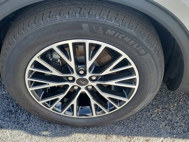 Certified 2024 Ford Escape SE FWD image 9