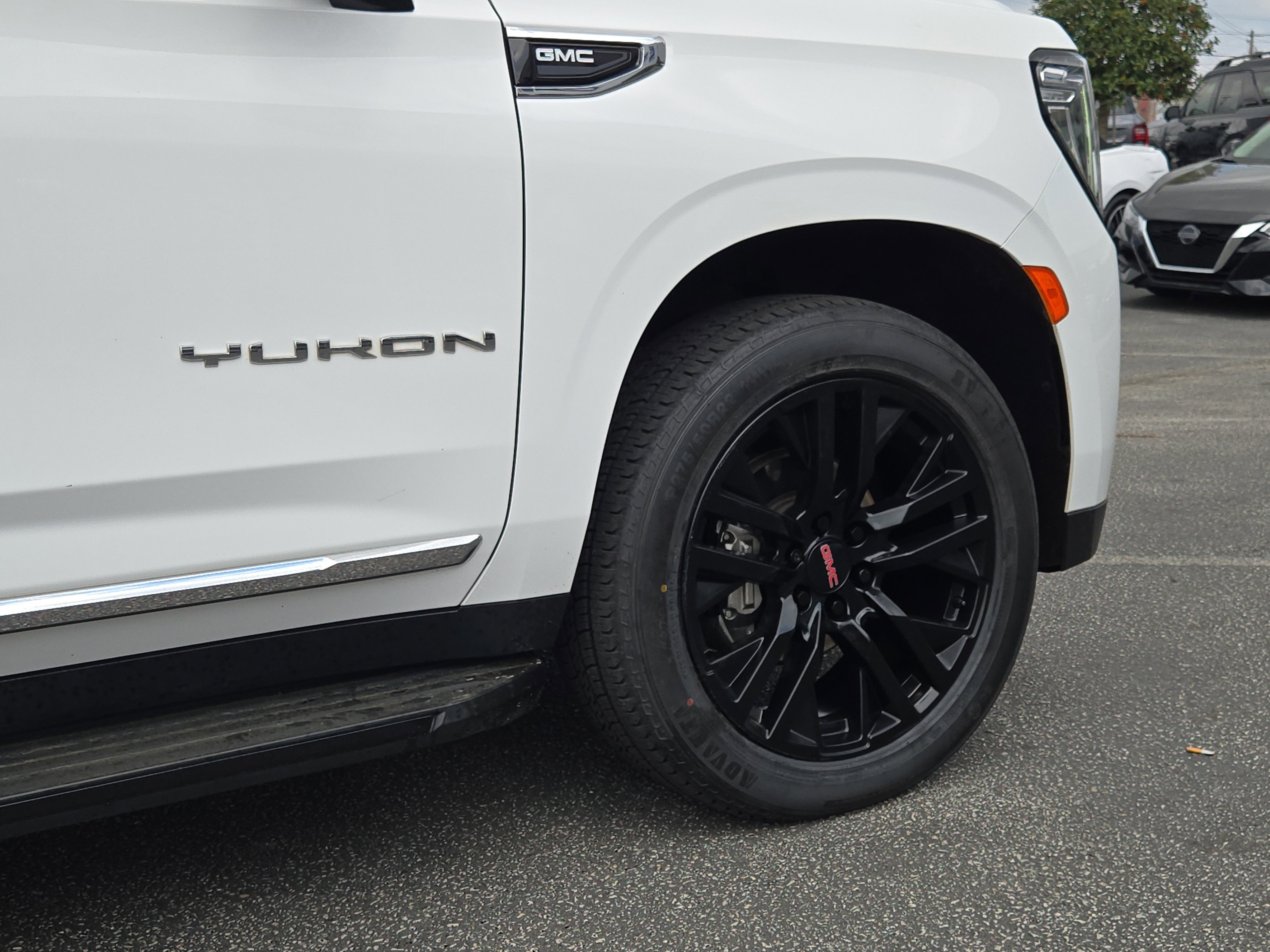Used 2023 GMC Yukon SLT image 12