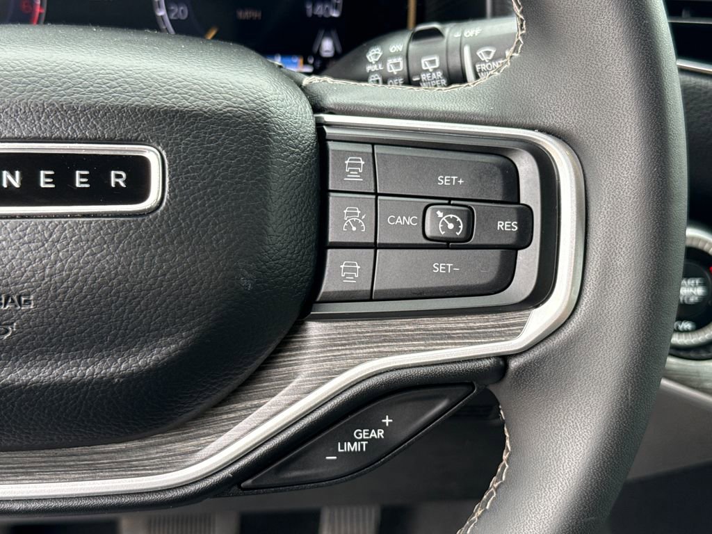 Used 2024 Jeep Wagoneer L Series II image 16