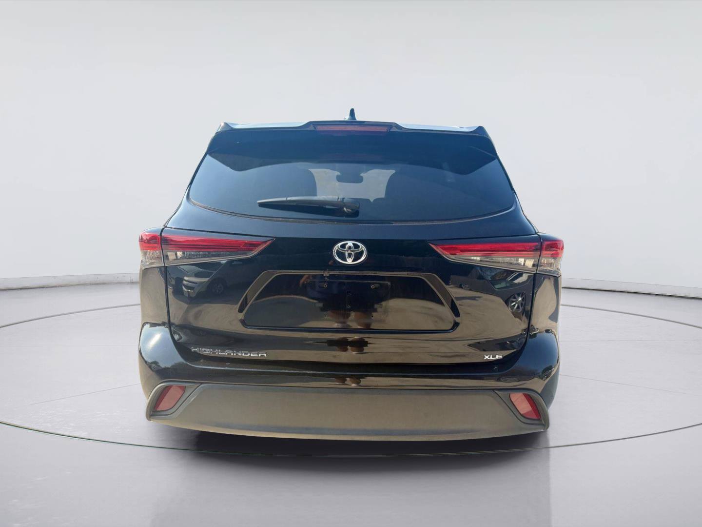 Used 2023 Toyota Highlander XLE FWD image 6