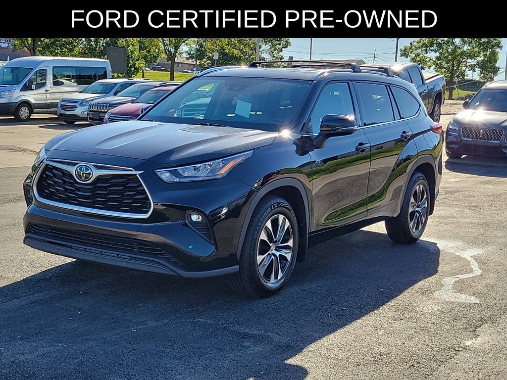 Used 2020 Toyota Highlander XLE AWD/4WD image 2