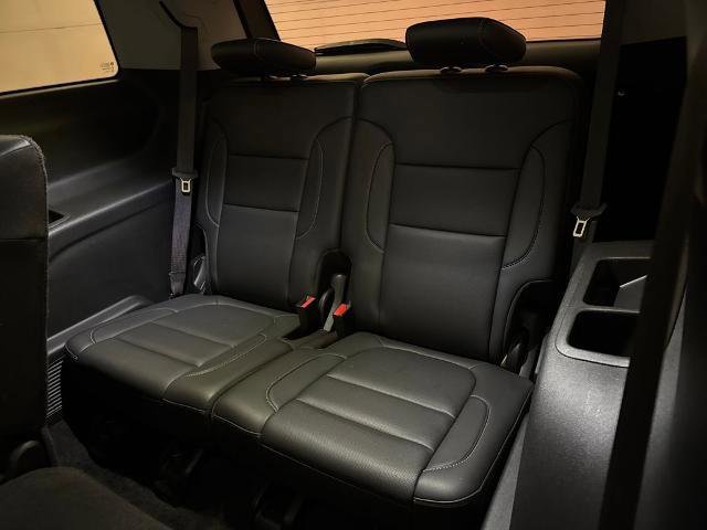 Used 2023 GMC Acadia SLT image 31