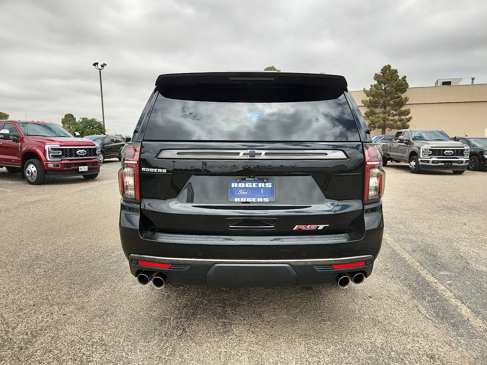 Used 2022 Chevrolet Suburban RST w/ Sport Performance Package RWD image 6