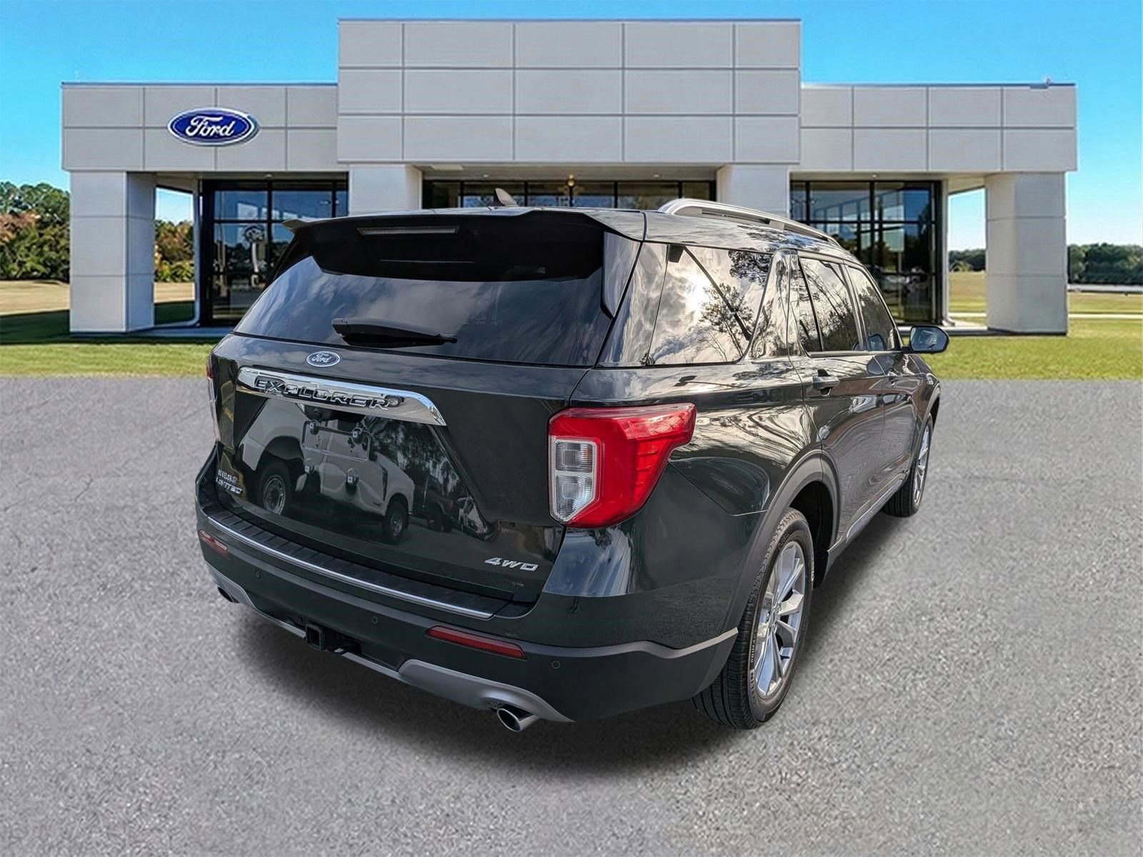 Certified 2023 Ford Explorer Limited w/ Equipment Group 301A image 5