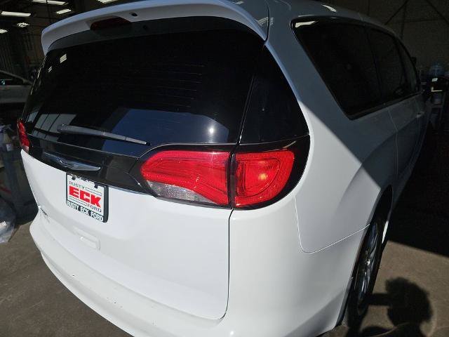Used 2023 Chrysler Voyager LX FWD image 33
