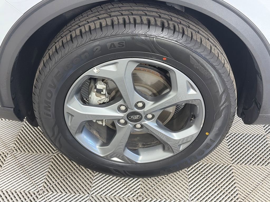Certified 2025 Ford Escape ST-Line Select AWD/4WD image 8