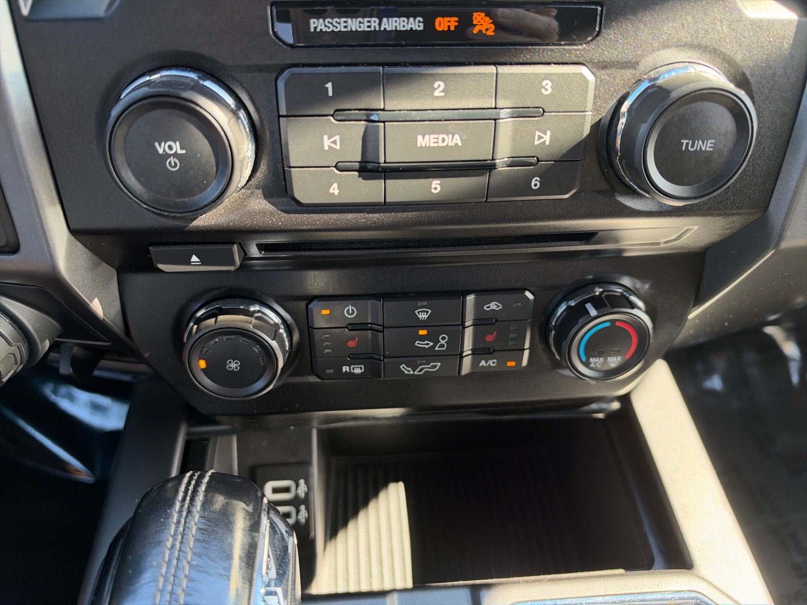 Certified 2018 Ford F150 XLT w/ Equipment Group 302A Luxury AWD/4WD image 30
