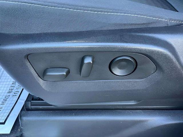 Used 2023 Chevrolet Silverado 1500 LT AWD/4WD image 16