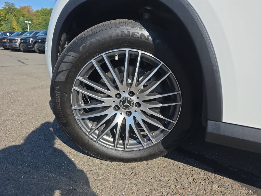Used 2025 Mercedes-Benz GLC 300 4MATIC image 13