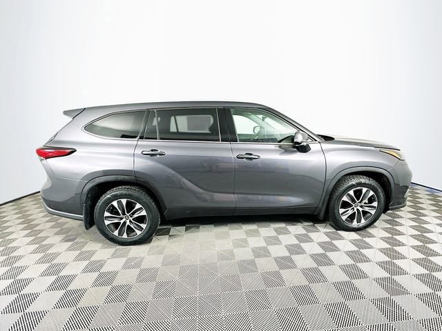 Used 2022 Toyota Highlander XLE image 13