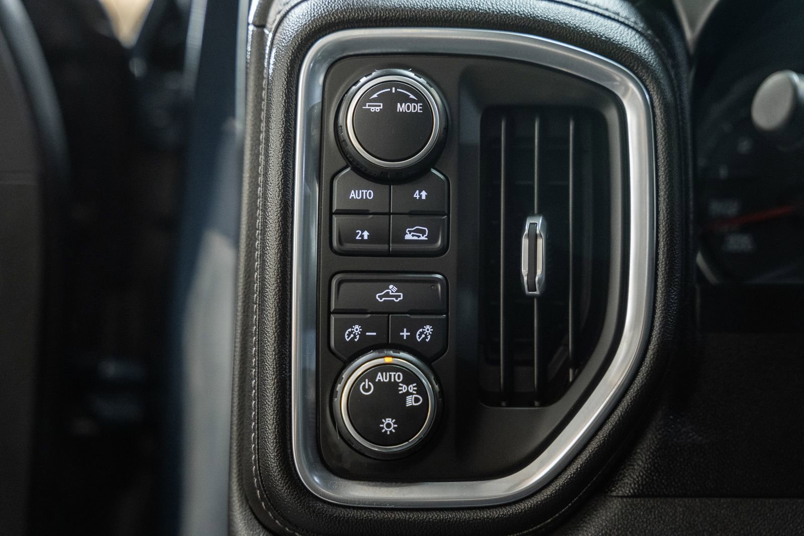 Used 2020 Chevrolet Silverado 1500 LT w/ All-Star Edition image 40