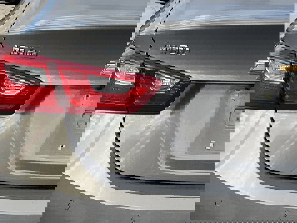 Used 2017 Chevrolet Malibu LT w/ Leather Package image 5