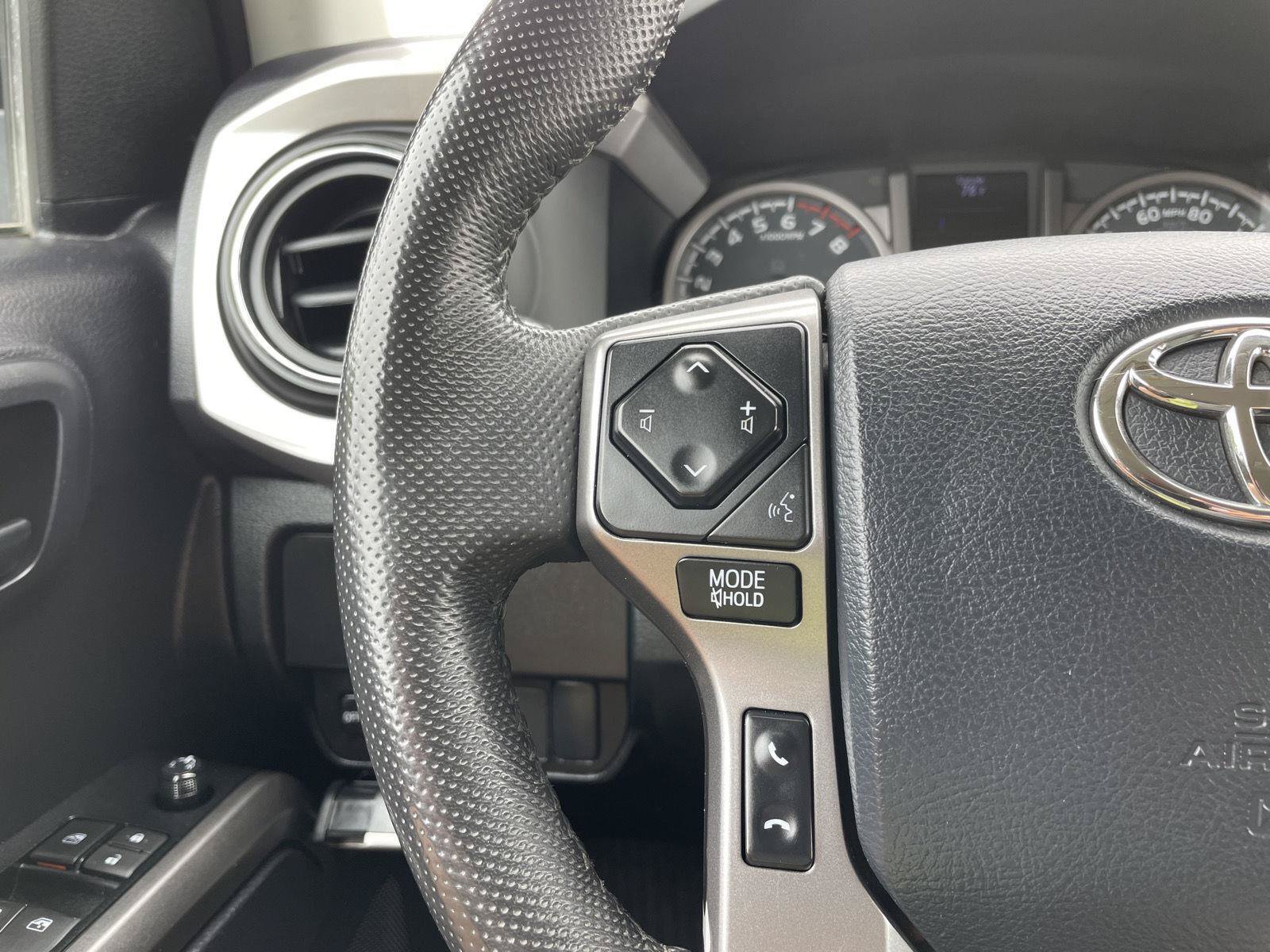Used 2020 Toyota Tacoma SR5 AWD/4WD image 13