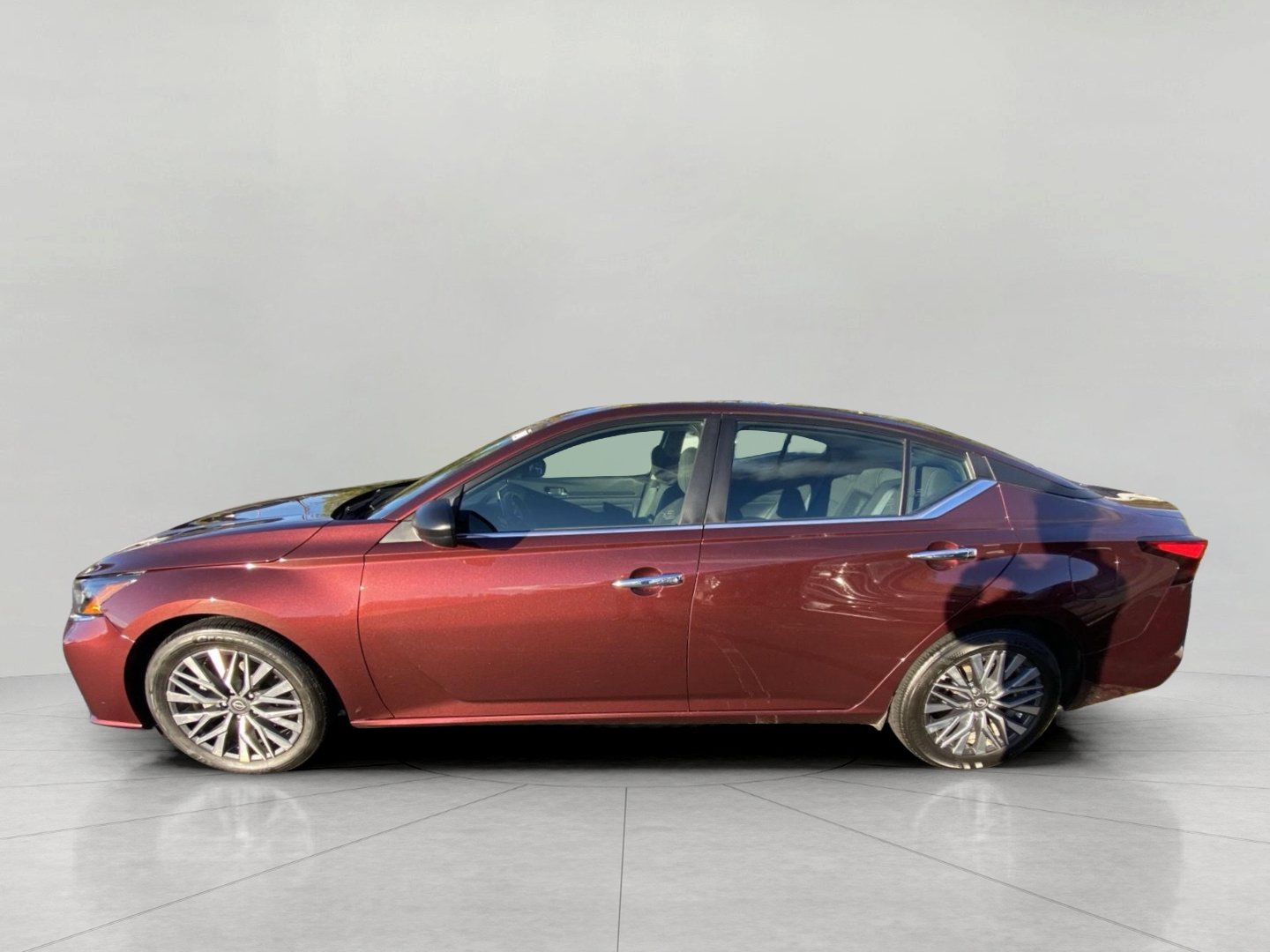 Used 2025 Nissan Altima 2.5 SV FWD image 7