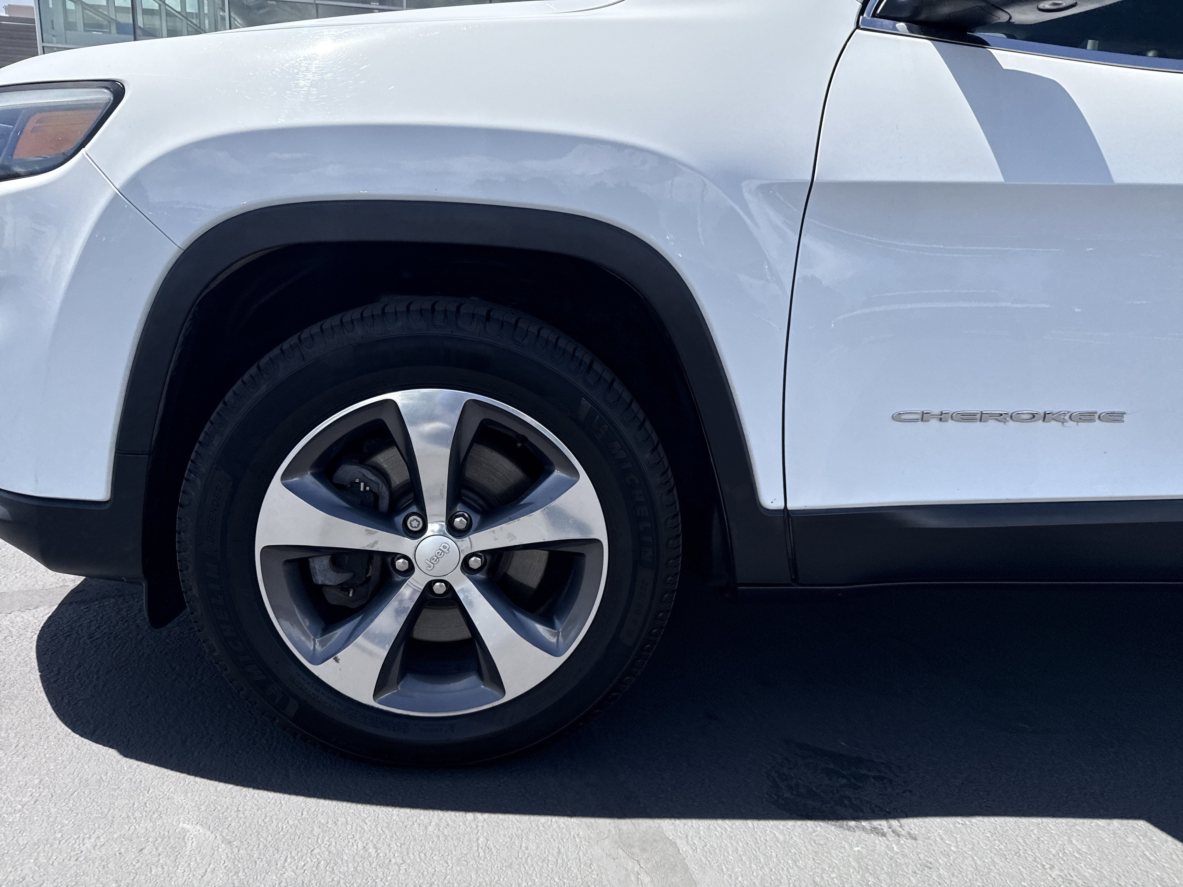 Used 2019 Jeep Cherokee Limited AWD/4WD image 9