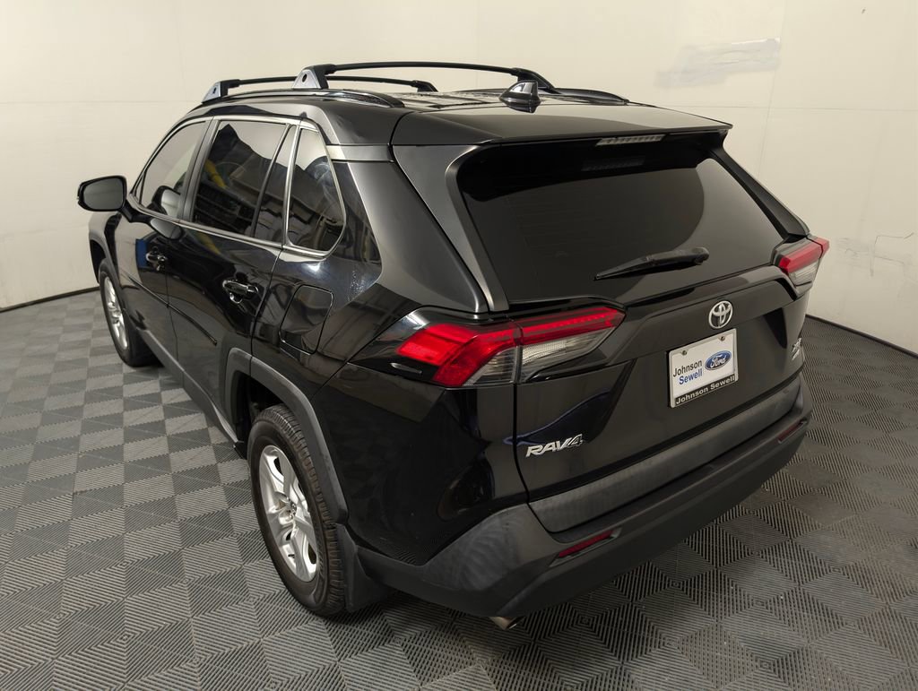 Used 2020 Toyota RAV4 XLE AWD/4WD image 5