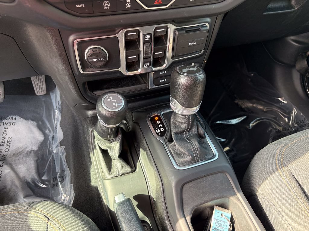 Used 2024 Jeep Wrangler Unlimited Sahara AWD/4WD image 21