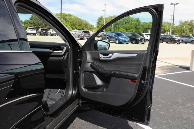 Certified 2025 Ford Escape Platinum AWD/4WD image 24