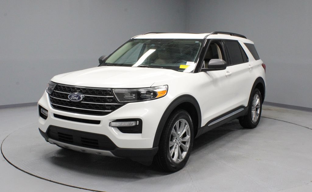 Certified 2023 Ford Explorer XLT w/ Equipment Group 202A AWD/4WD image 6