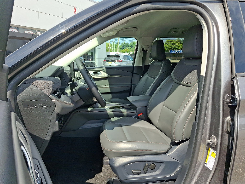 Certified 2025 Ford Explorer Active w/ Active Comfort Package AWD/4WD image 16