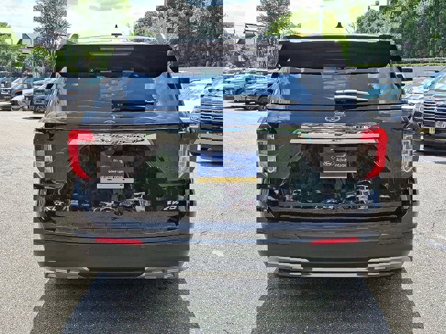 Certified 2022 Ford Explorer XLT w/ Equipment Group 202A image 8