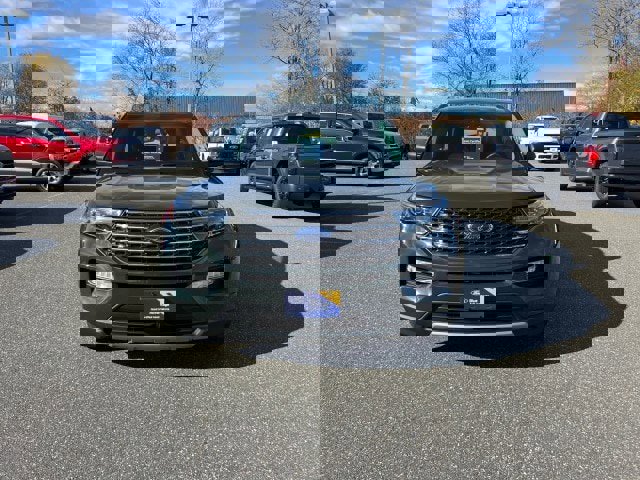 Certified 2022 Ford Explorer XLT w/ Equipment Group 202A image 6