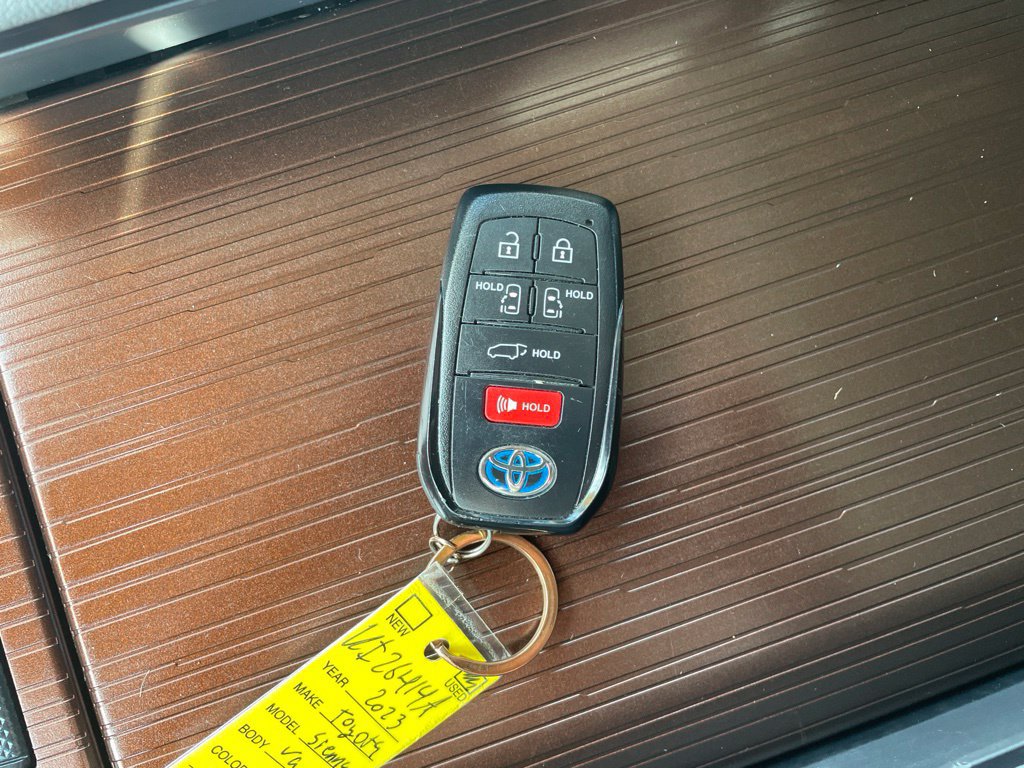 Used 2023 Toyota Sienna XLE AWD/4WD image 25