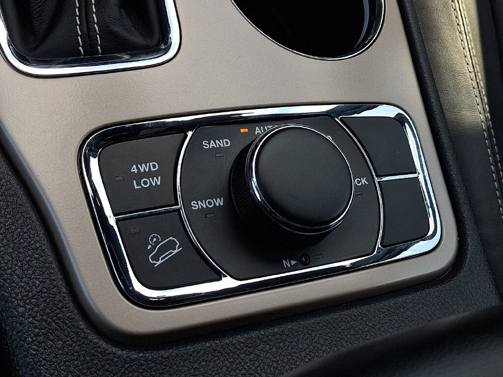 Used 2017 Jeep Grand Cherokee Limited AWD/4WD image 25