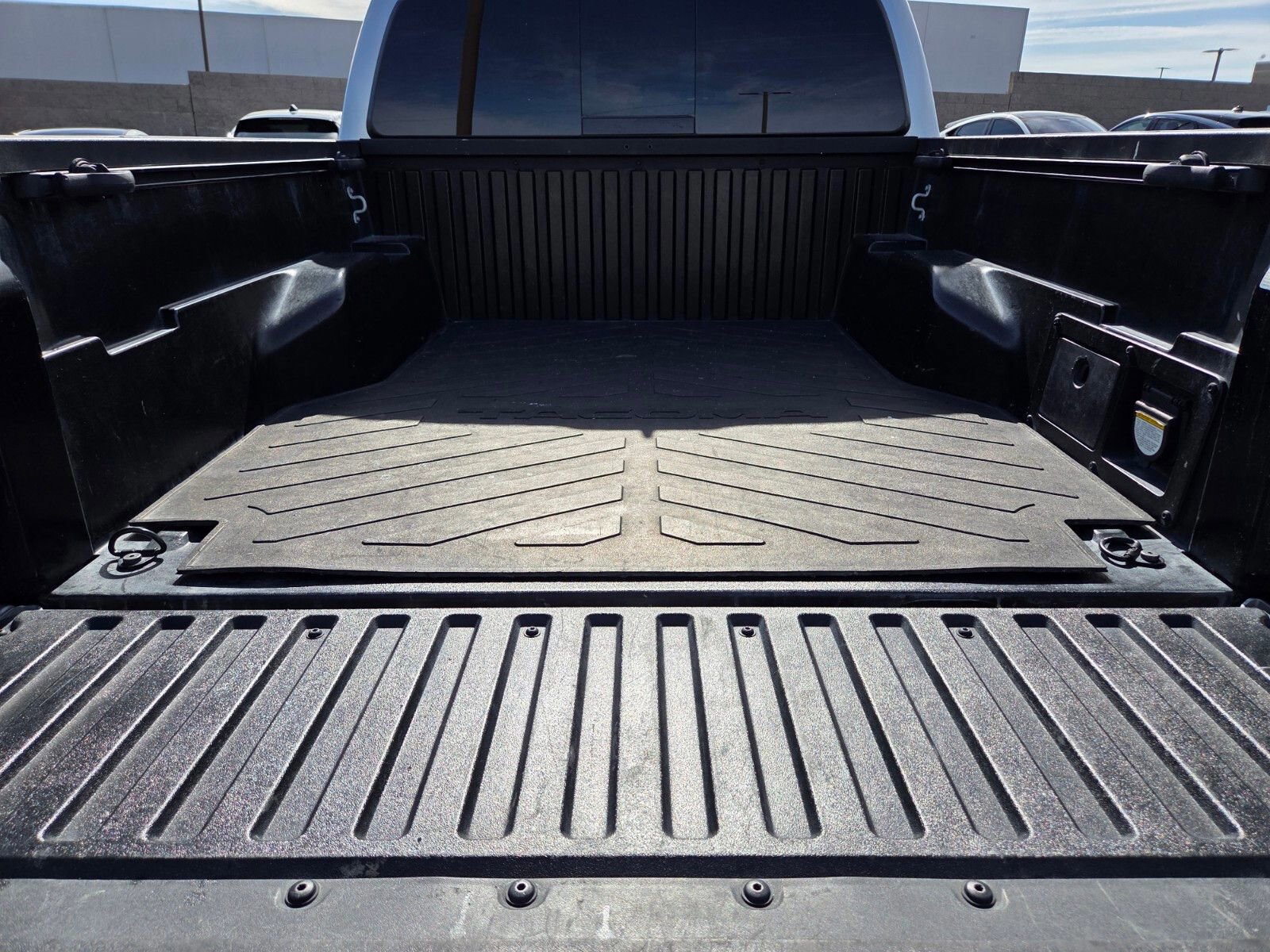 Used 2023 Toyota Tacoma TRD Off-Road w/ Technology Package AWD/4WD image 13