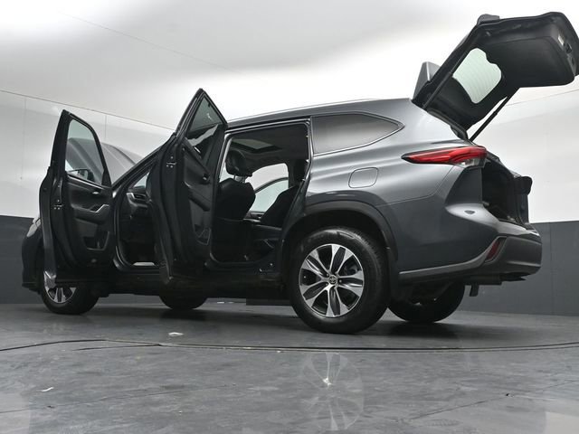 Used 2021 Toyota Highlander XLE image 58