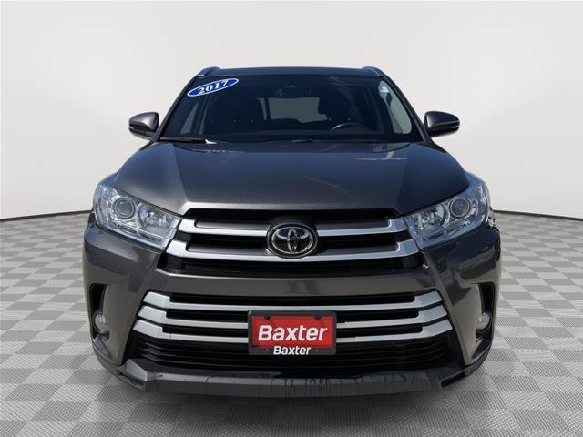 Used 2017 Toyota Highlander XLE AWD/4WD image 2