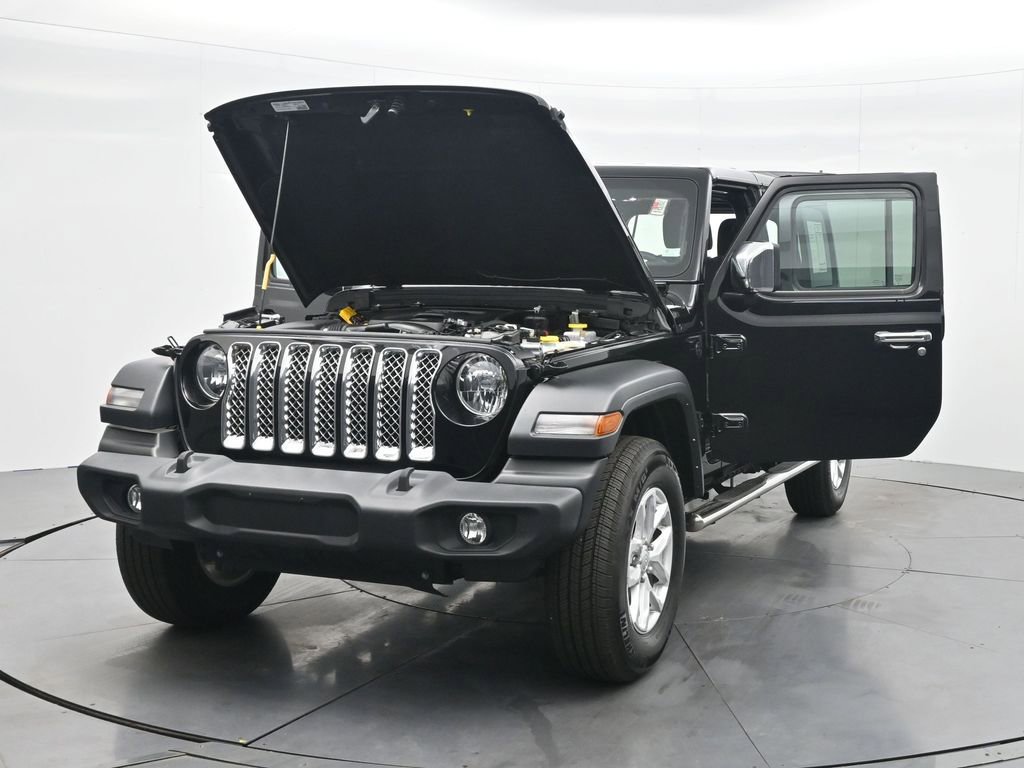 Used 2025 Jeep Wrangler Sahara image 23