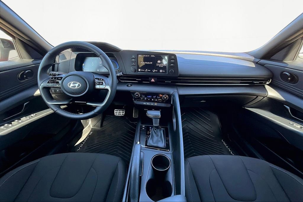 Used 2025 Hyundai Elantra Sport image 16