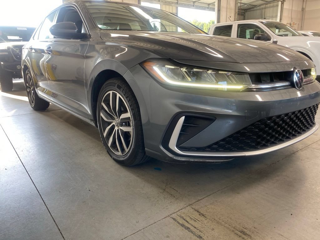 Used 2025 Volkswagen Jetta SE