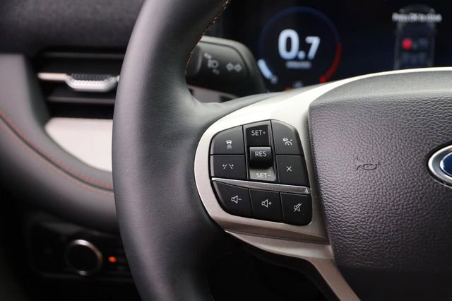 Certified 2025 Ford Explorer Active AWD/4WD image 13