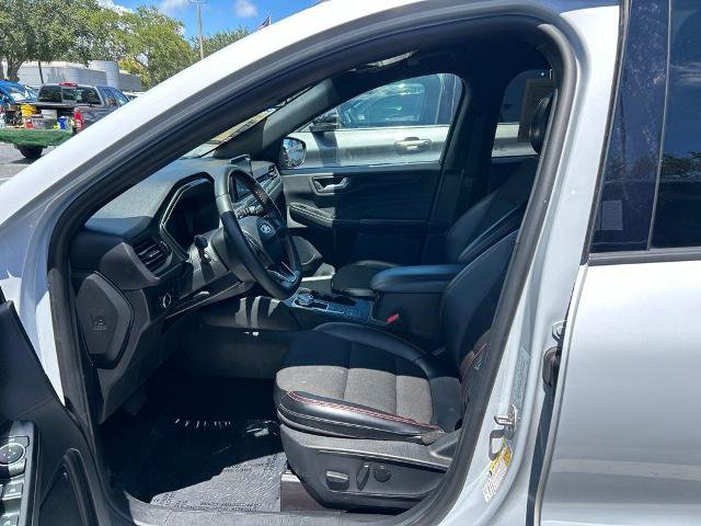 Certified 2025 Ford Escape ST-Line Select AWD/4WD image 15