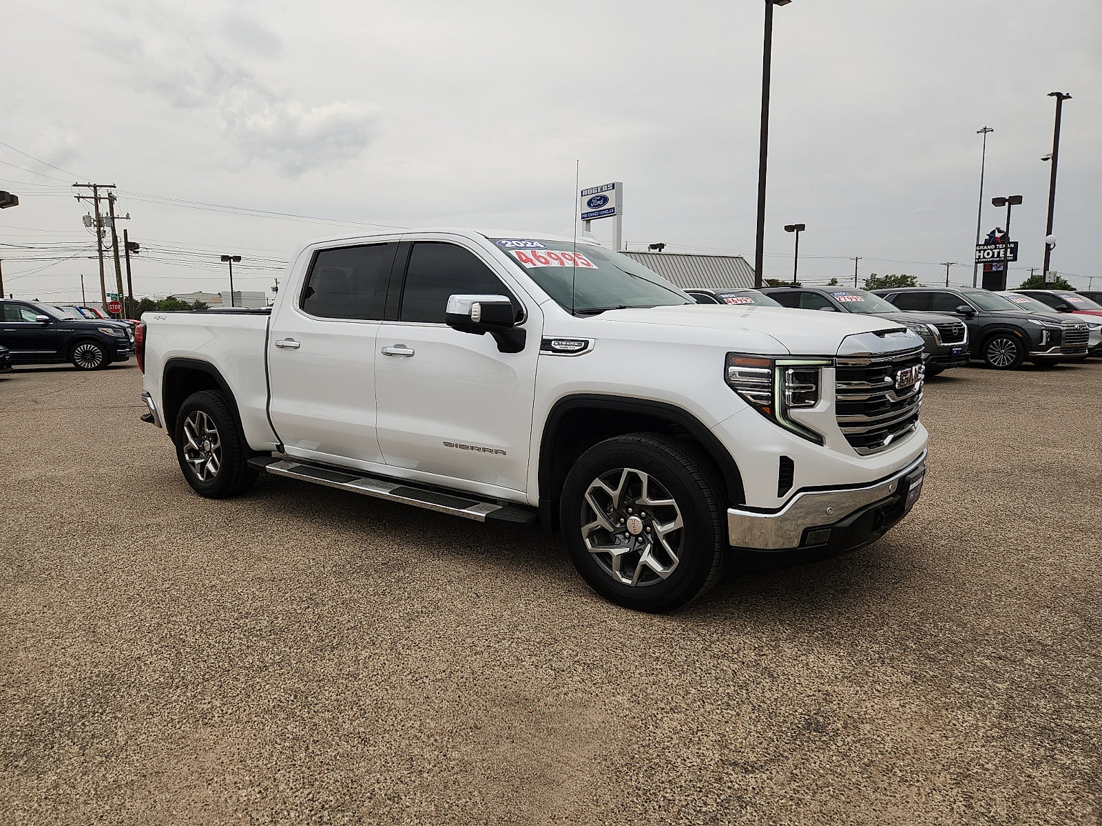 Used 2024 GMC Sierra 1500 SLT AWD/4WD image 8