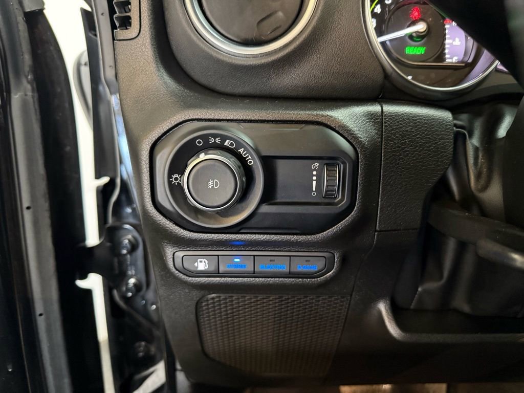 Used 2023 Jeep Wrangler Unlimited Sahara w/ Cold Weather Group image 19