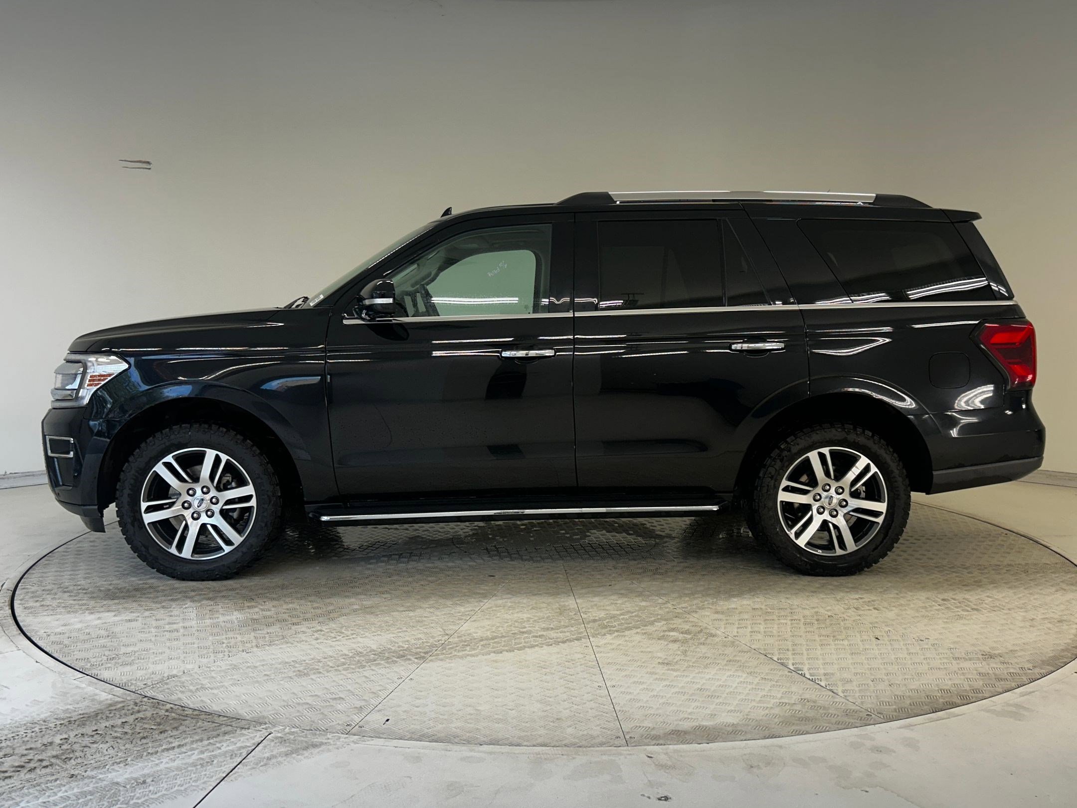 Certified 2023 Ford Expedition Limited image 2