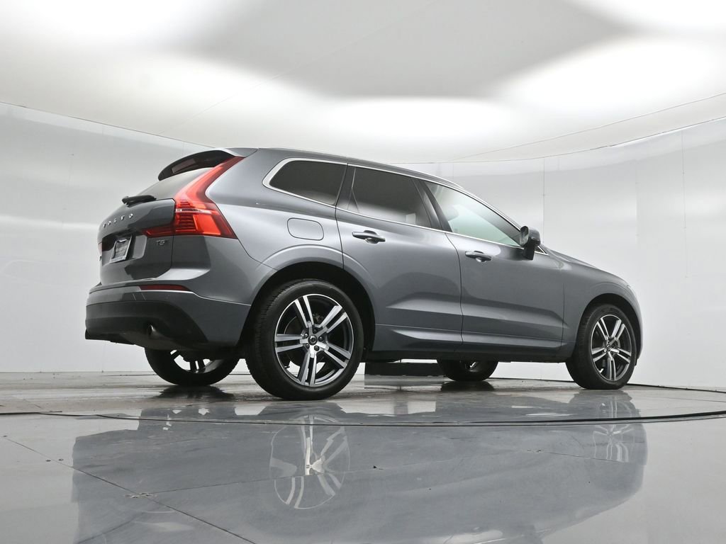 Used 2020 Volvo XC60 T5 Momentum w/ Protection Package Premier image 17