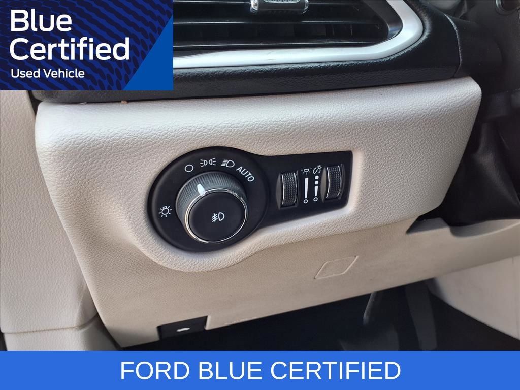 Used 2024 Chrysler Pacifica Touring-L image 24