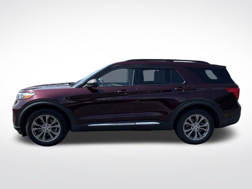 Certified 2022 Ford Explorer XLT w/ Equipment Group 202A AWD/4WD image 3