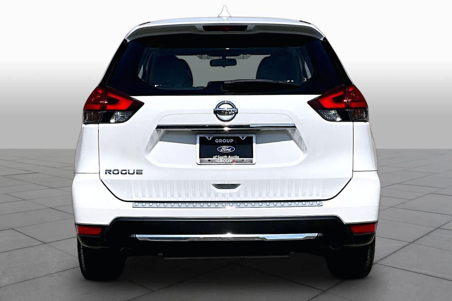 Used 2017 Nissan Rogue S FWD image 5