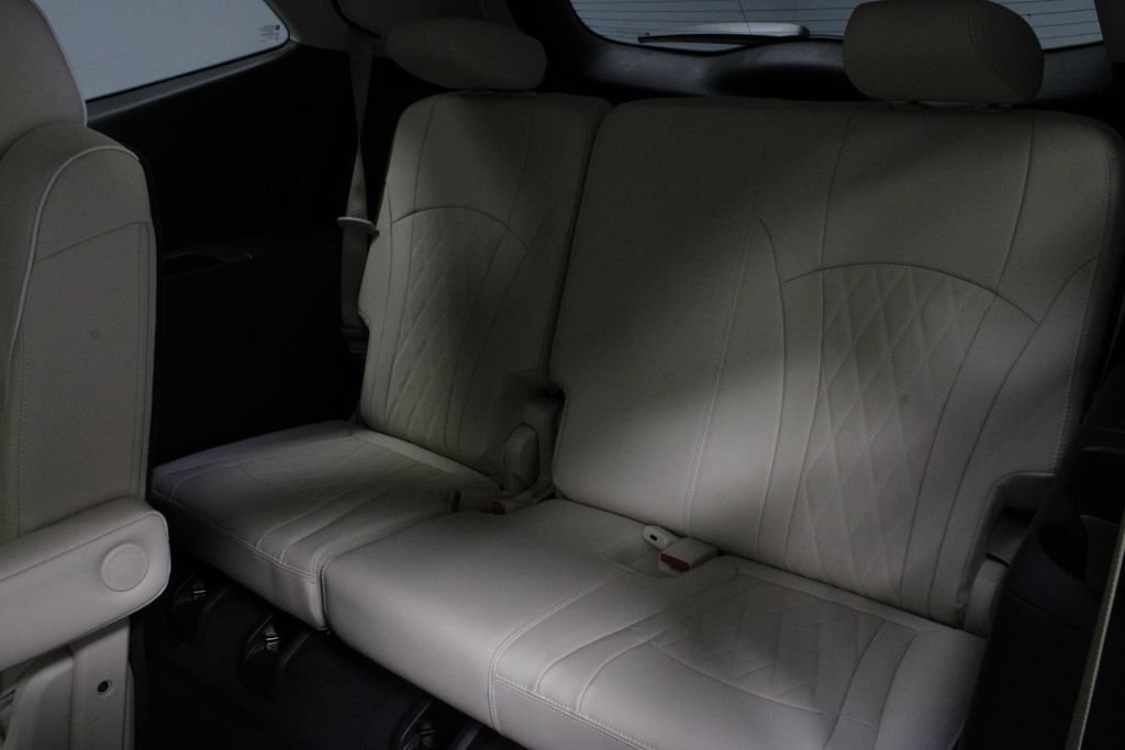 Used 2023 Buick Enclave Avenir w/ Avenir Technology Package AWD/4WD image 19