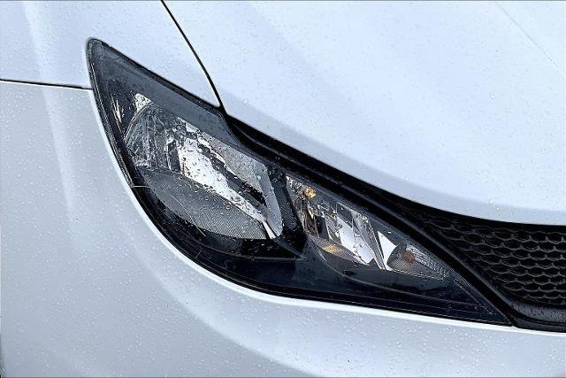 Used 2022 Chrysler Voyager LX image 31